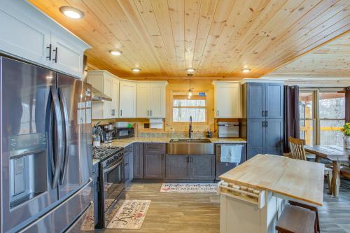 Celina Cabin with View of Dale Hollow Lake!