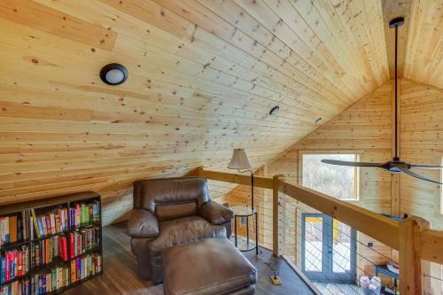 Celina Cabin with View of Dale Hollow Lake!