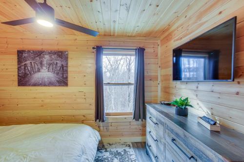 Celina Cabin with View of Dale Hollow Lake!