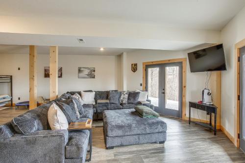 Celina Cabin with View of Dale Hollow Lake! in Livingston (TN)