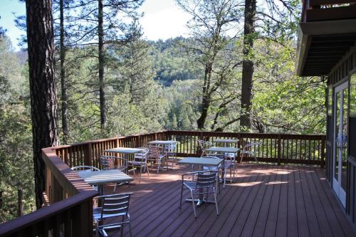 The Inn at Shasta Lake - Accommodation - Lakehead