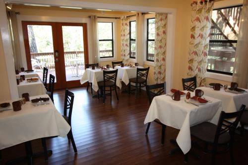 Restaurant, The Inn at Shasta Lake in O'Brien (CA)
