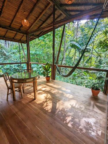 Balkons/terase, Yogachal Vista Mar Bamboo House in the Jungle in Ojochal