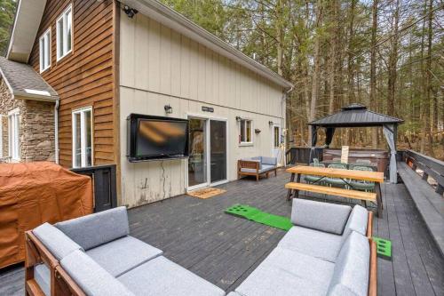 A szálláshely kívülről, Creekside Recess Hottub Sauna Firepit Gameroom in Blakeslee 