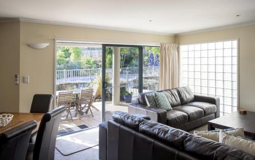 Three-Bedroom Apartment with Pool - Side