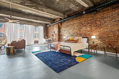 Charming Boho Loft on Historic Morris Ave in Birmingham, USA