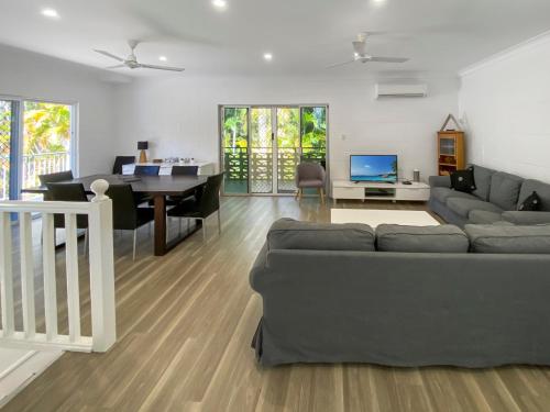 Large One Bedroom Home & Pool in Arcadia