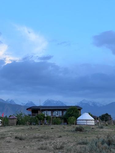 Guest house and yurt camp "Aktan"