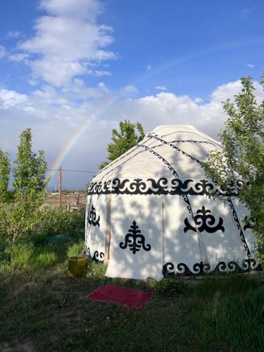 Guest house and yurt camp "Aktan"