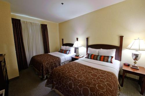 2 double beds
