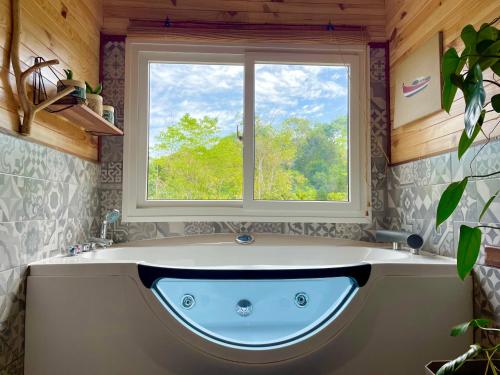 הסביבה הקרובה, Ô Naturel Lodge Lifou (O Naturel Lodge Lifou) in Loyalty Islands