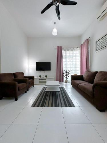 Cosy House For Family Or Group In Bukit Beruang Melaka