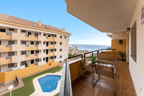 Coastal Comfort 2 bed, parking pool and terrace