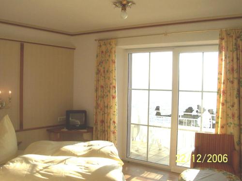 Double Room with Balcony and Sea View