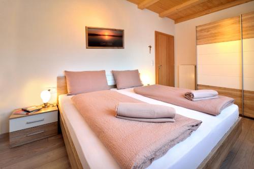 4 bedrooms, 7 beds