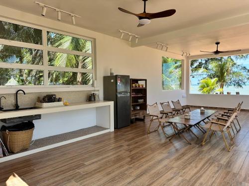 Beach N Breeze Glamping in Kuala Sungai Baru