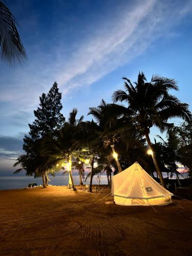 Beach N Breeze Glamping in Kuala Sungai Baru