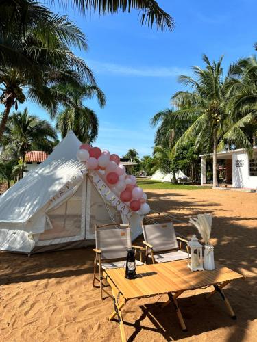 Beach N Breeze Glamping in Kuala Sungai Baru