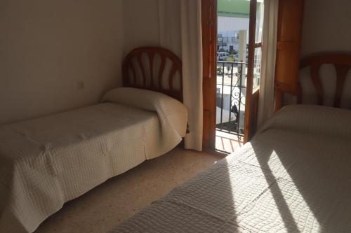 HOSTAL MONCADA Room Type - Triple Room with Private Bathroom