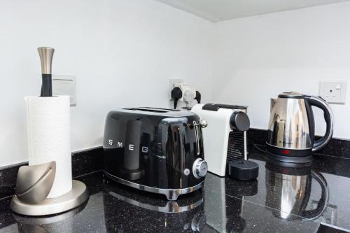 VayK - Modern 2BD in the Marina near Beach - image 7