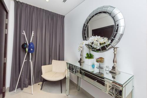 VayK - Modern 2BD in the Marina near Beach - image 5