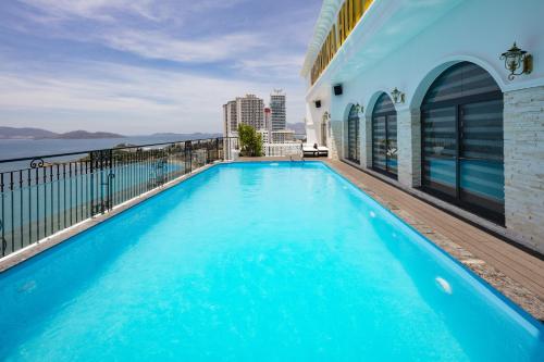 Swimming pool, Daphovina Hotel in Vinh Hai