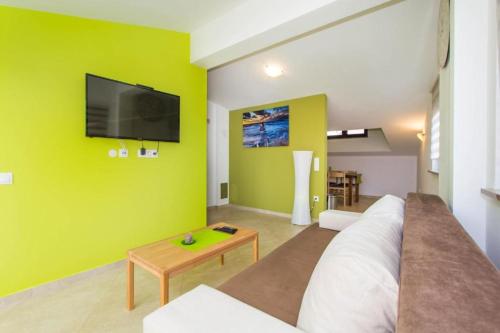 1 double bed, 1 sofa bed