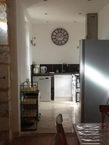 صالة مشتركة/ منطقة التلفزيون, Gîte avec Piscine proche de St Cirq Lapopie (Gite avec Piscine proche de St Cirq Lapopie) in بيرغانتي