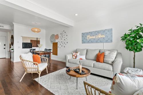 2br Condo - Sleeps 6 - Garage - Wifi Laguna in Laguna Niguel, USA