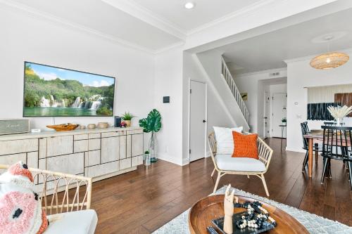 2br Condo - Sleeps 6 - Garage - Wifi Laguna in Laguna Niguel, USA