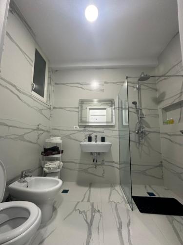 XhM Apartment 1, Tirana (photo 8)