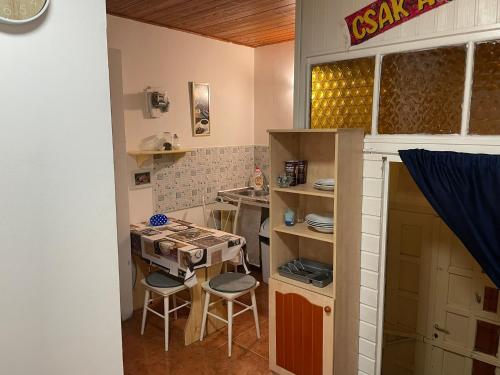 Red Locomotive Apartment - image 7