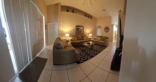 Beautiful 4 Bed Villa in Orlando sleeping 10