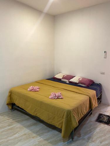 2 twin beds
