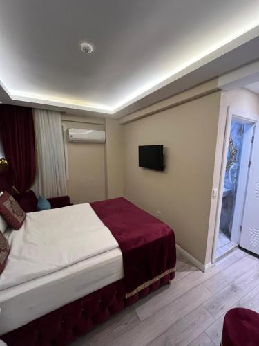 Budget Triple Room room in Constantinopolis Hotel