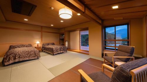 room detail thumbnail 1