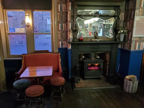 The Queens Arms Hotel - image 2