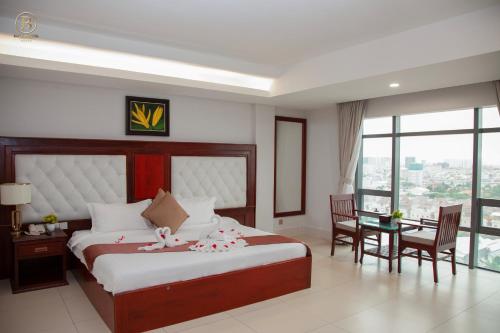 room detail thumbnail 1