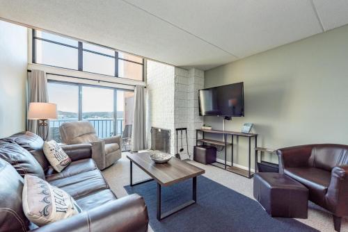 502F Three Bedroom Two Bath in Oakland, USA