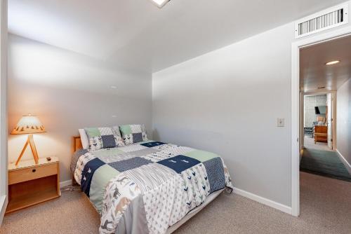 502F - Lakefront 3 Bedroom Condo with 2 Bathrooms Free WIFI! - image 11