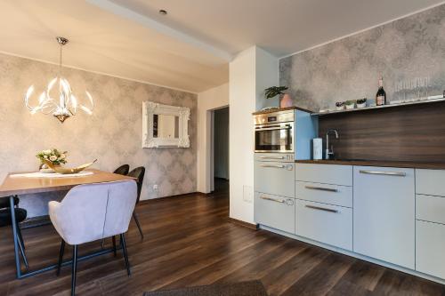 One-Bedroom Apartment image 6