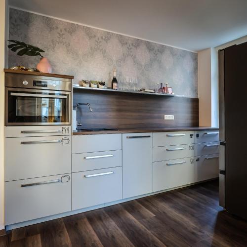 One-Bedroom Apartment image 2