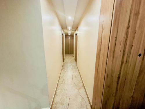 Stay Court - Business Class Hotel - Near Central Railway Station – Chennai, IL