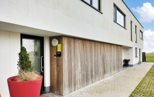 Nice Home In De Panne With Kitchen