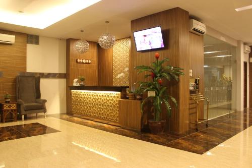 Lobi, Grand Amira Hotel Solo, Azana Hotels Collection in Pasar Kliwon