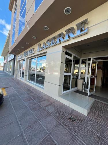 숙소 외관, Gran Hotel Laserre in 리오 그란데