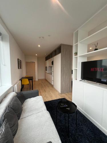 London Heathrow Airport Apartment Voyager house terminal 12345 - EV electric and parking available - New Bedfont