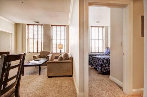 Chase Penthouse at 39 west Baltimore Inner Harbor Convention center free indoor parking one and two bedrooms in Baltimore, USA