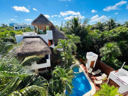 Jacuzzi, pool, and bikes - Perfect for a vacation! in Akumal, Mexico