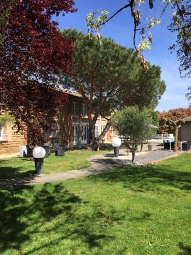 VILLA DE CAMPAGNE LES MURAILLES gîte à louer Caujac